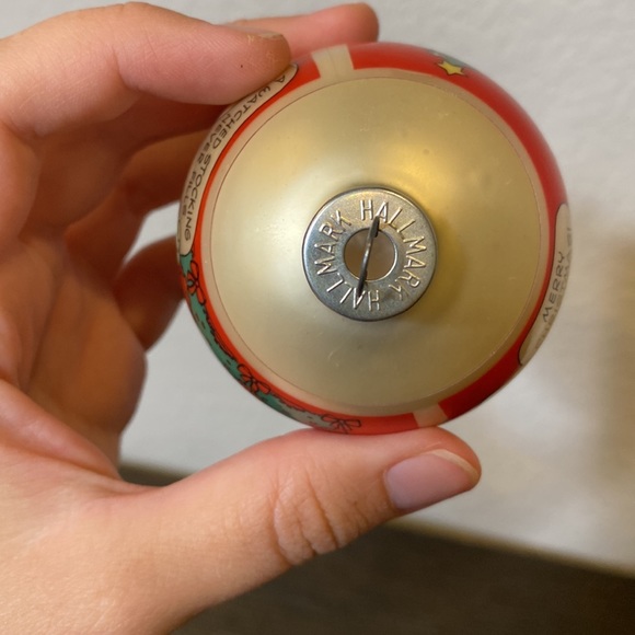 Vintage 1960s glass Peanuts Christmas tree ornament - Picture 7 of 8